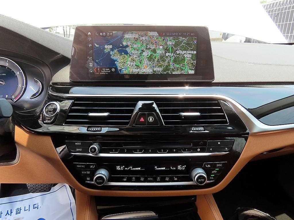 BMW 5시리즈 5시리즈 (G30) 520d 럭셔리 스페셜 에디션 이미지 12