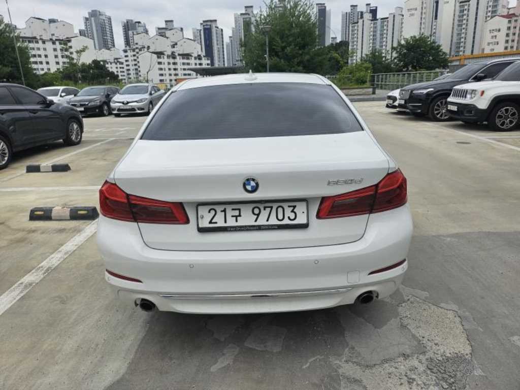 BMW 5시리즈 5시리즈 (G30) 520d 럭셔리 스페셜 에디션 이미지 2