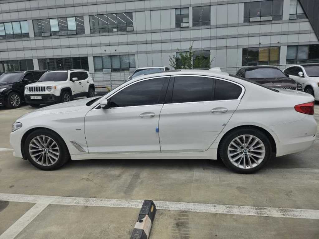 BMW 5시리즈 5시리즈 (G30) 520d 럭셔리 스페셜 에디션 이미지 3