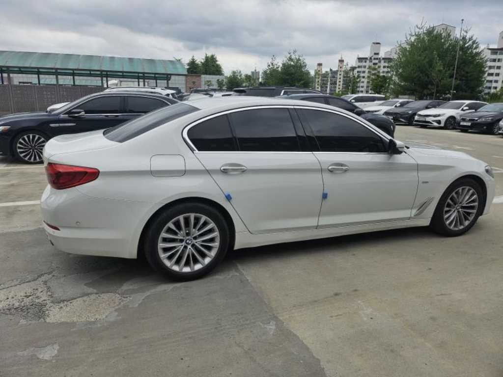 BMW 5시리즈 5시리즈 (G30) 520d 럭셔리 스페셜 에디션 이미지 4