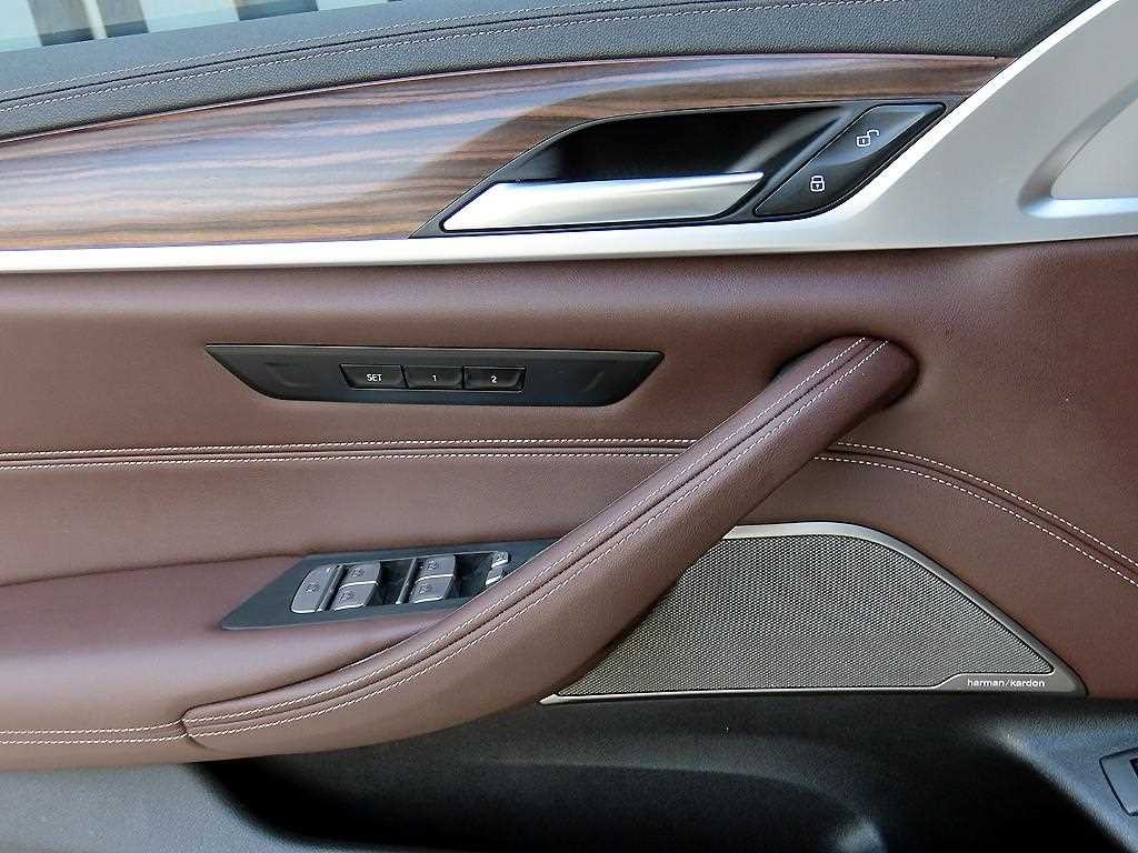 BMW 5시리즈 5시리즈 (G30) 530e M 스포츠 이미지 12