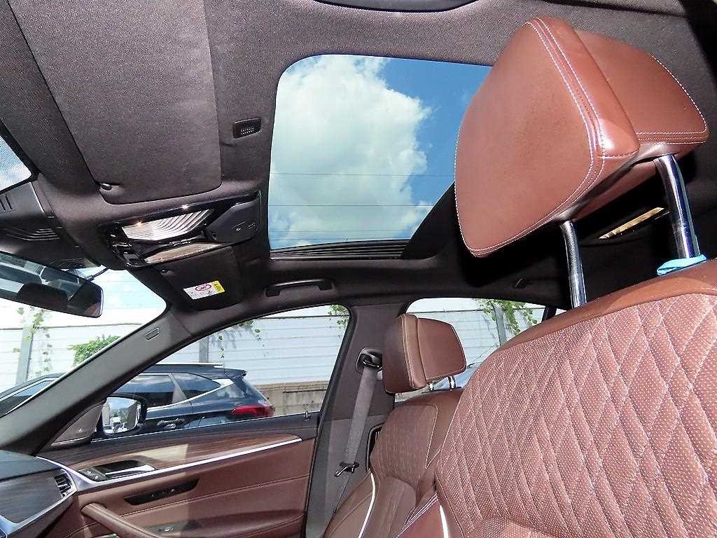 BMW 5시리즈 5시리즈 (G30) 530e M 스포츠 이미지 17