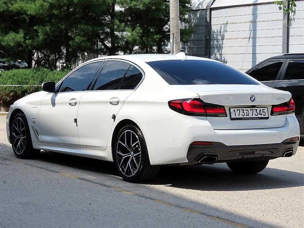 BMW 5시리즈 5시리즈 (G30) 530e M 스포츠 이미지 3