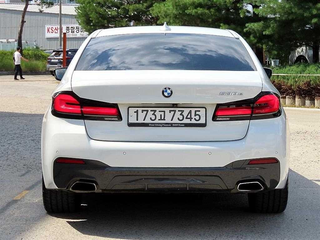 BMW 5시리즈 5시리즈 (G30) 530e M 스포츠 이미지 4