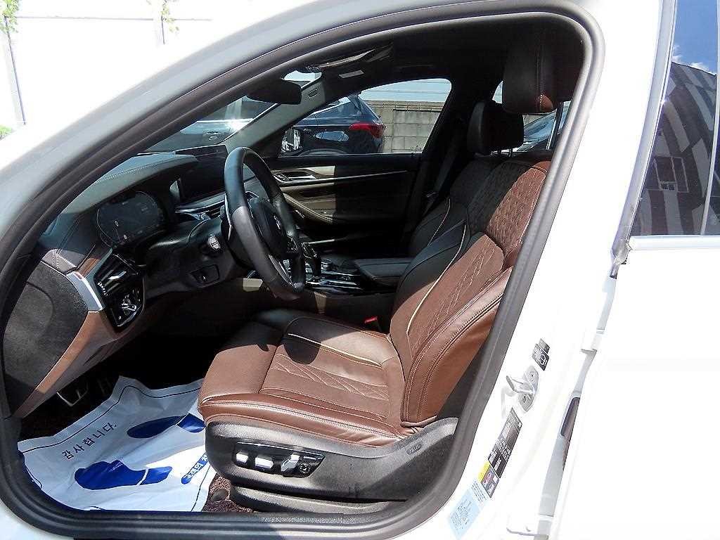 BMW 5시리즈 5시리즈 (G30) 530e M 스포츠 이미지 5