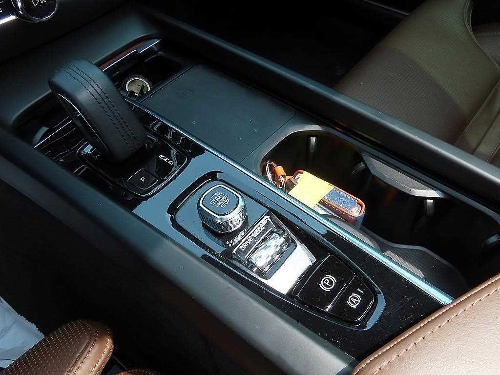 볼보 V60 V60 크로스 컨트리 2세대 2.0 B5 프로 AWD 이미지 11