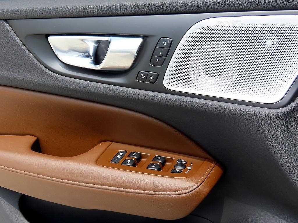 볼보 V60 V60 크로스 컨트리 2세대 2.0 B5 프로 AWD 이미지 12