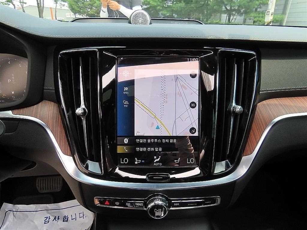 볼보 V60 V60 크로스 컨트리 2세대 2.0 B5 프로 AWD 이미지 13