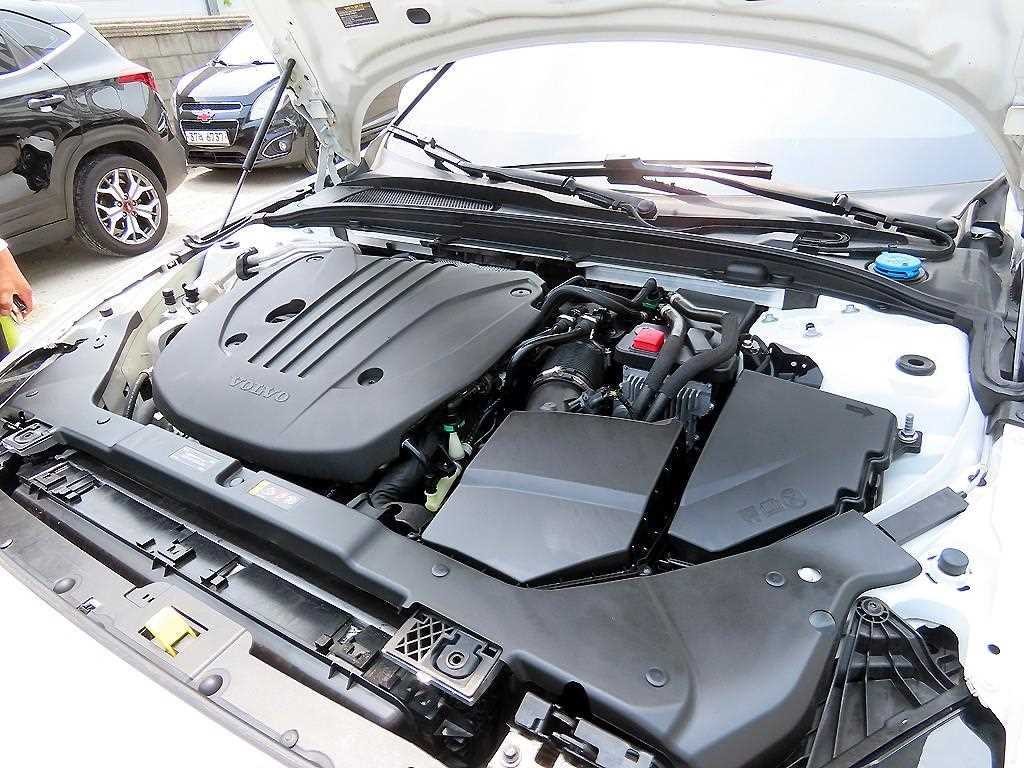 볼보 V60 V60 크로스 컨트리 2세대 2.0 B5 프로 AWD 이미지 19