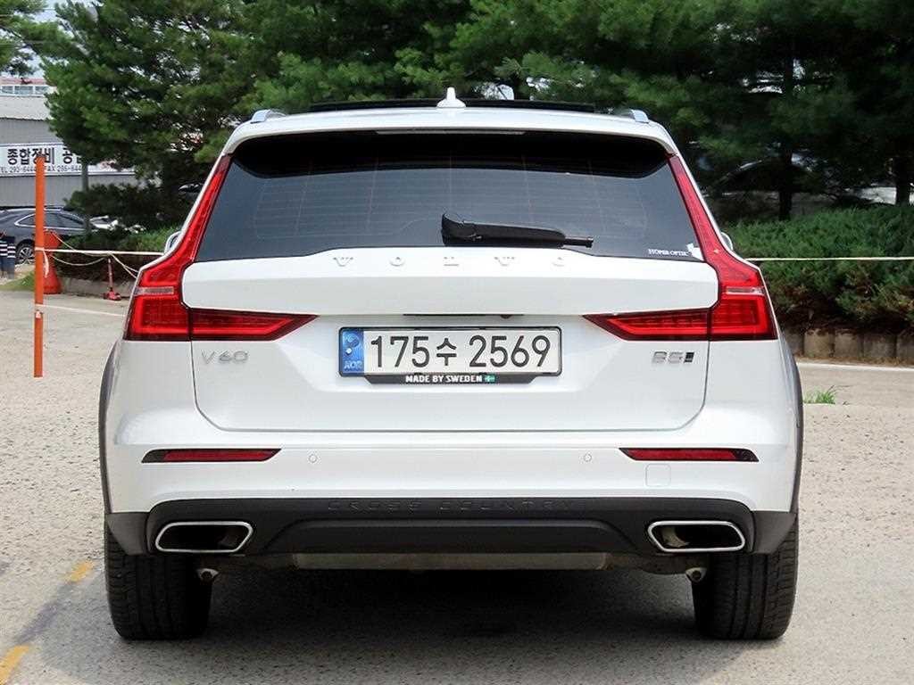 볼보 V60 V60 크로스 컨트리 2세대 2.0 B5 프로 AWD 이미지 4