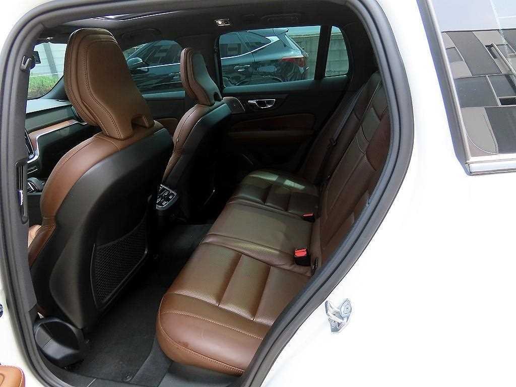 볼보 V60 V60 크로스 컨트리 2세대 2.0 B5 프로 AWD 이미지 6