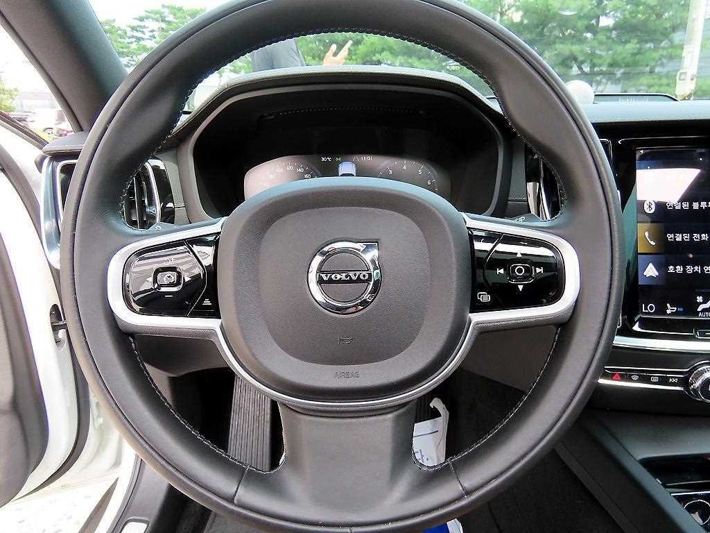 볼보 V60 V60 크로스 컨트리 2세대 2.0 B5 프로 AWD 이미지 8