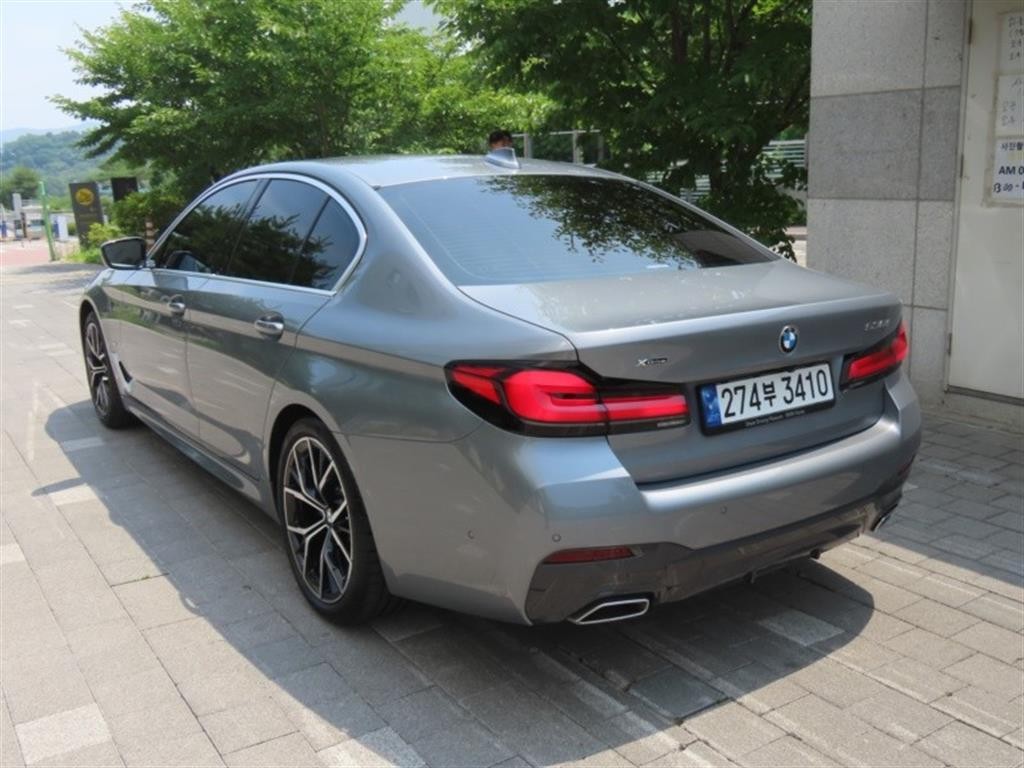 BMW 5시리즈 5시리즈 (G30) 530i xDrive M 스포츠 이미지 4