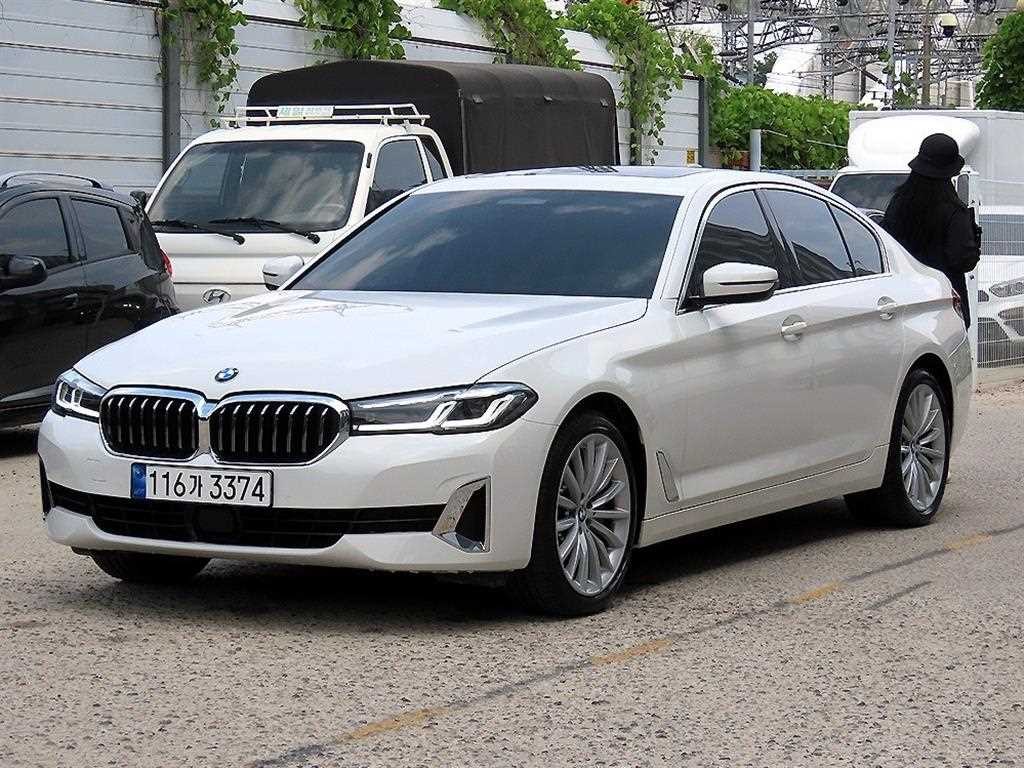 BMW 5시리즈 5시리즈 (G30) 530i 럭셔리 이미지 3