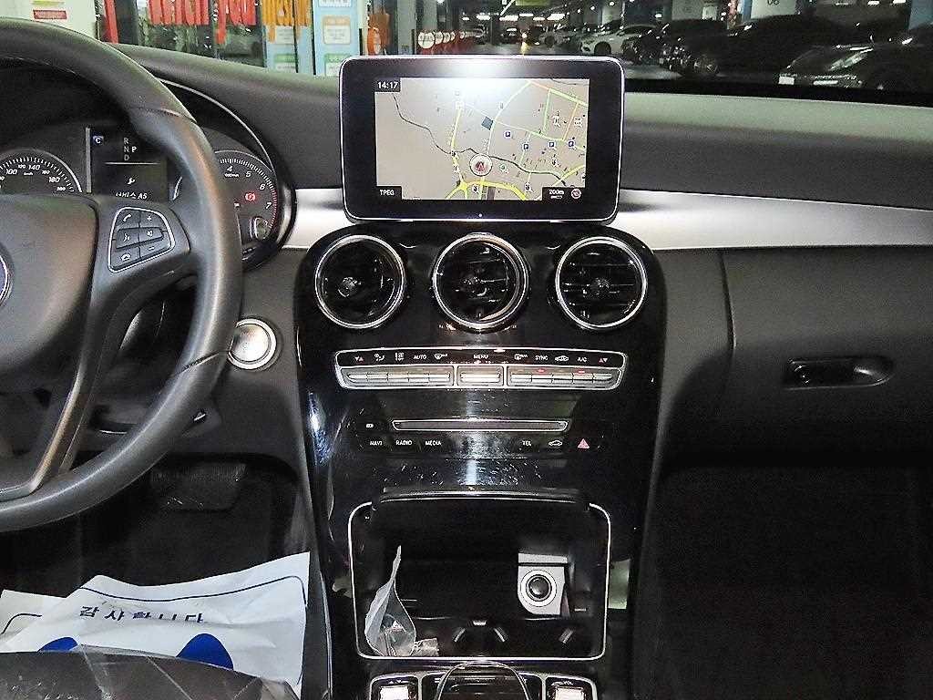 벤츠 C 클래스 C클래스 W205 C200 이미지 11