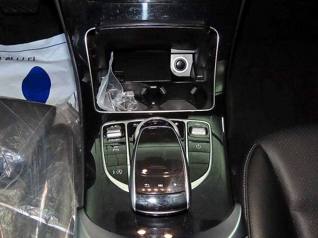 벤츠 C 클래스 C클래스 W205 C200 이미지 13