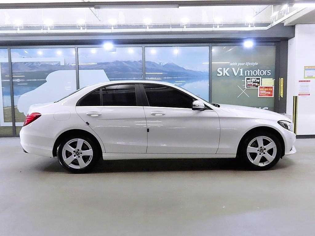 벤츠 C 클래스 C클래스 W205 C200 이미지 4