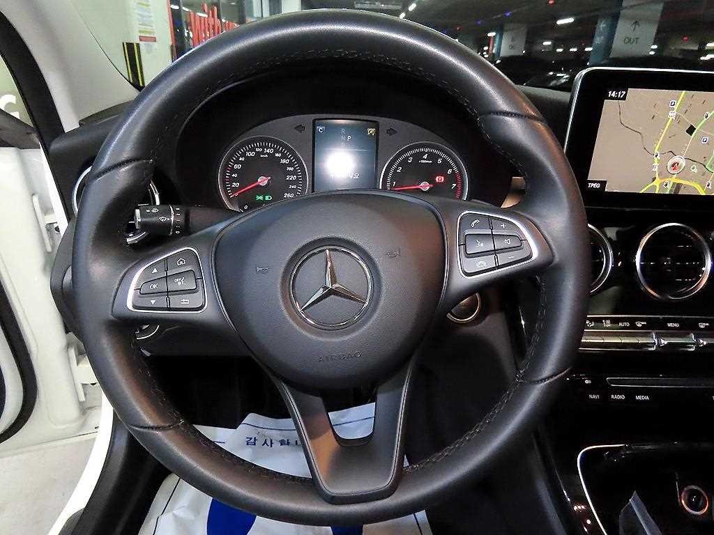 벤츠 C 클래스 C클래스 W205 C200 이미지 8
