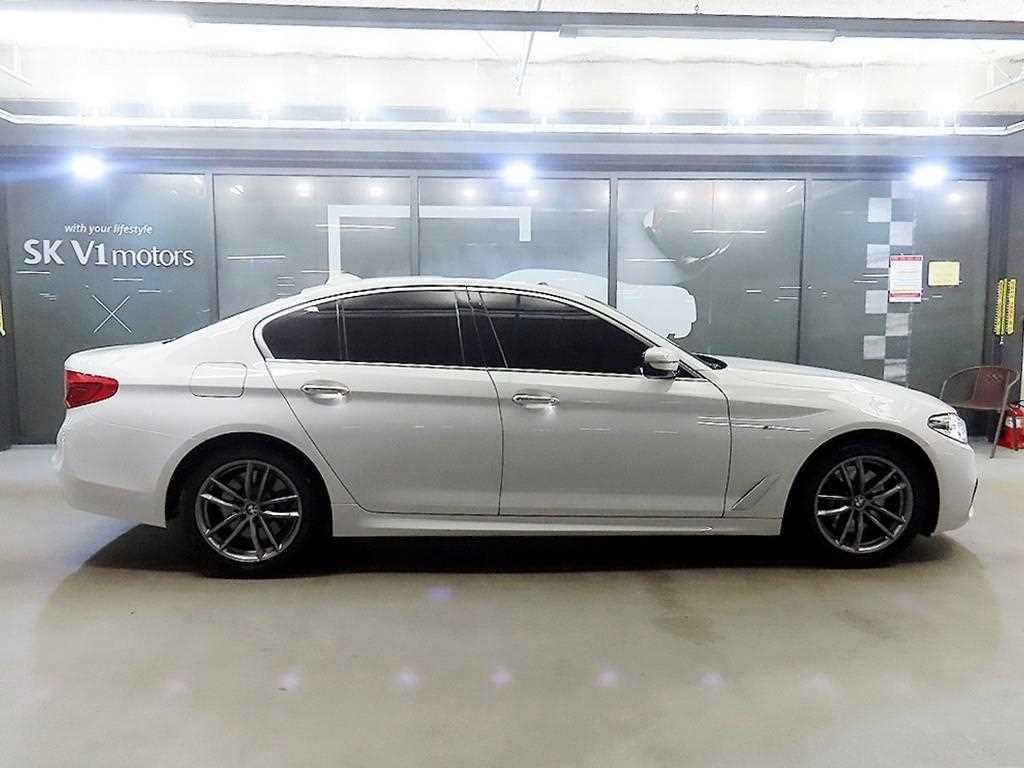 BMW 5시리즈 5시리즈 (G30) 530i M 스포츠 이미지 3