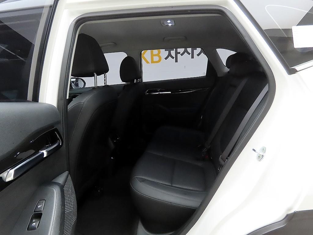 기아 셀토스 가솔린 1.6 터보 4WD 시그니처 이미지 13