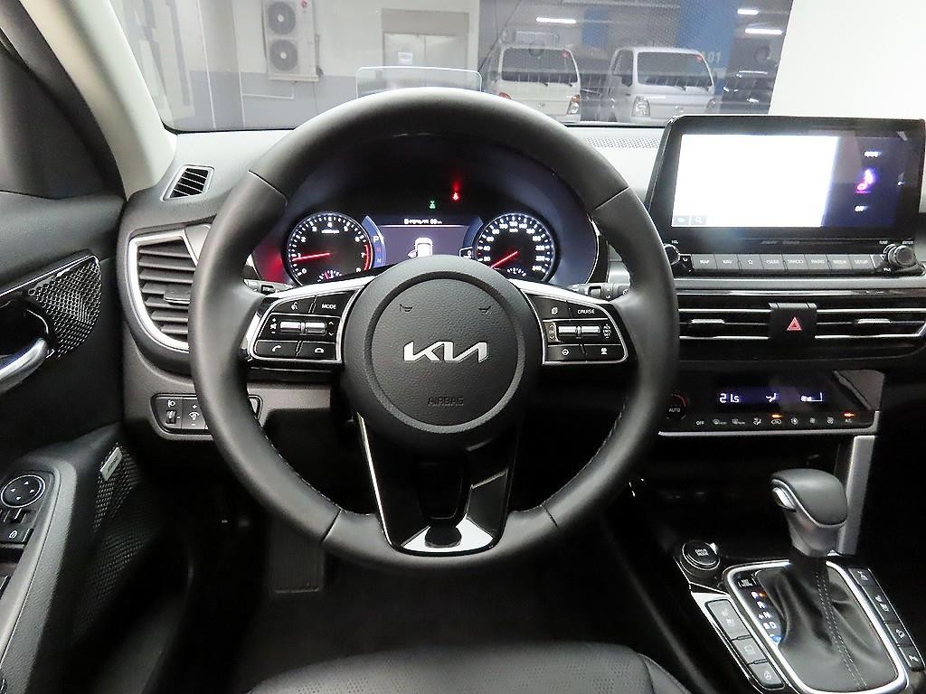 기아 셀토스 가솔린 1.6 터보 4WD 시그니처 이미지 7