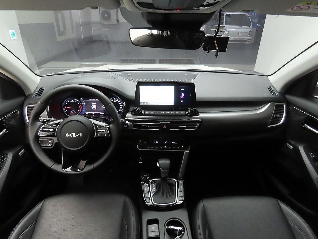 기아 셀토스 가솔린 1.6 터보 4WD 시그니처 이미지 8