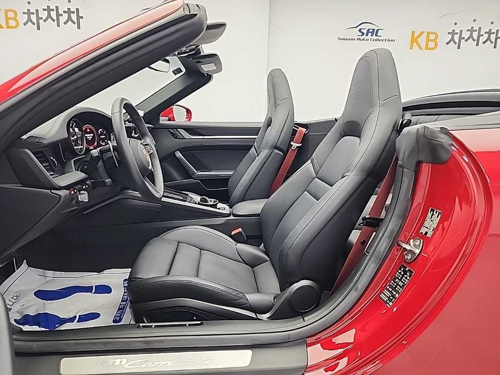 포르쉐 911 911(992) 카레라 4 카브리올레 이미지 11