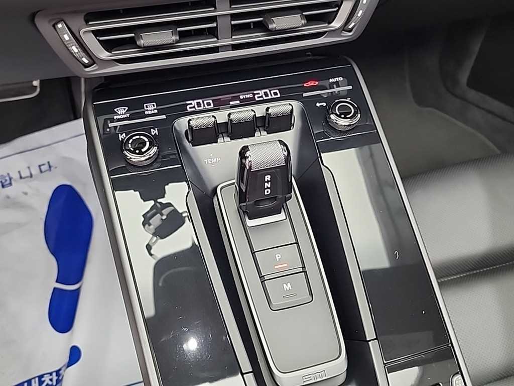포르쉐 911 911(992) 카레라 4 카브리올레 이미지 8