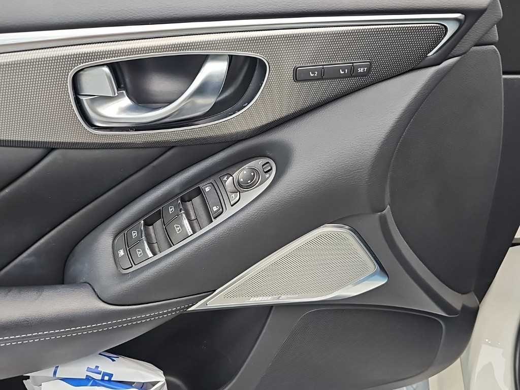 인피니티 Q Q50 3.5 하이브리드 블루 스포츠 센서리 이미지 16