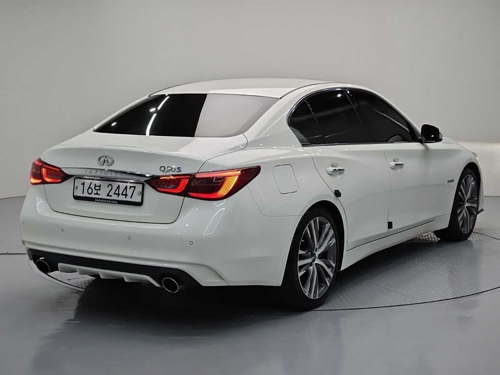 인피니티 Q Q50 3.5 하이브리드 블루 스포츠 센서리 이미지 4