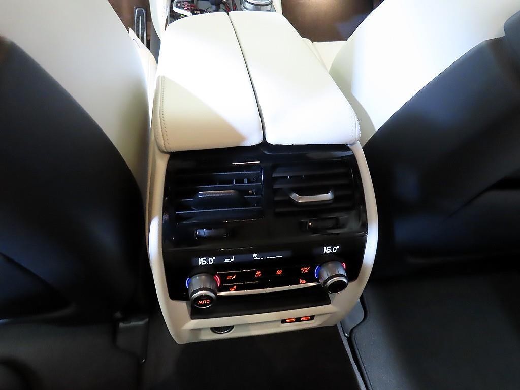 BMW 5시리즈 M5 (F90, F10) M5 세단 이미지 16