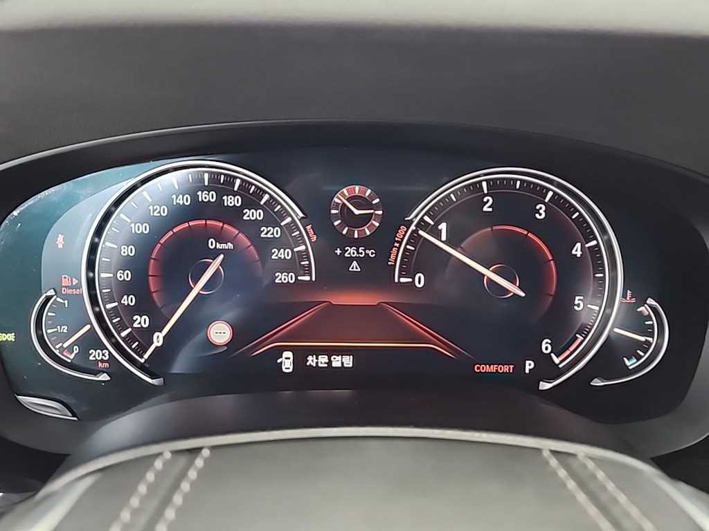 BMW 5시리즈 5시리즈 (G30) 520d M 스포츠 이미지 6