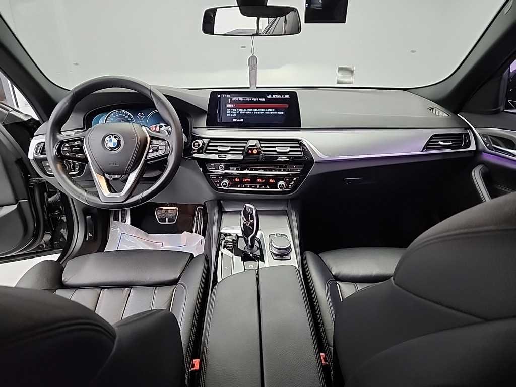 BMW 5시리즈 5시리즈 (G30) 520d M 스포츠 이미지 7