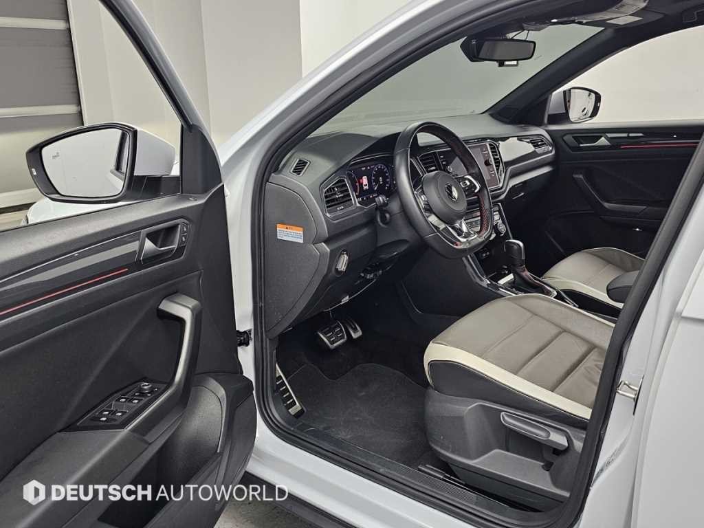 폭스바겐 티록 2.0 TDI 프리미엄 이미지 11