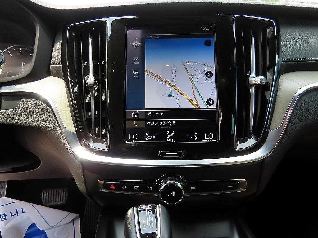 볼보 V60 V60 크로스 컨트리 2세대 2.0 T5 프로 AWD 이미지 12