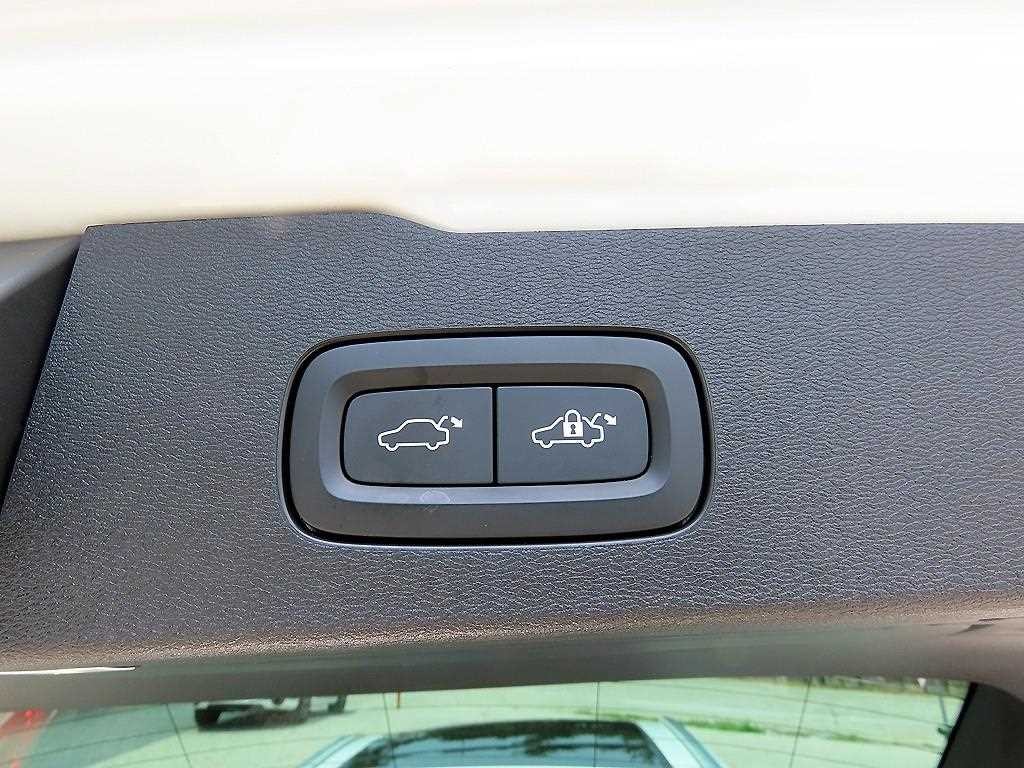 볼보 V60 V60 크로스 컨트리 2세대 2.0 T5 프로 AWD 이미지 15