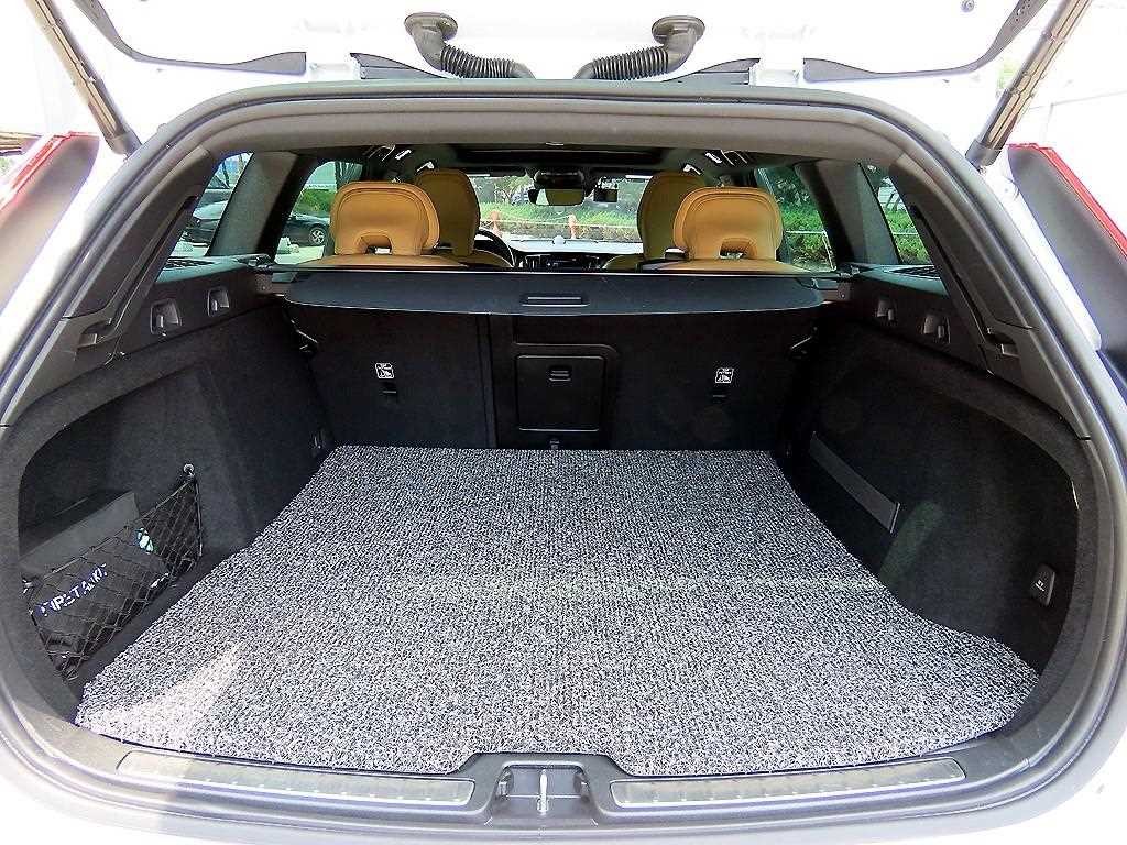 볼보 V60 V60 크로스 컨트리 2세대 2.0 T5 프로 AWD 이미지 16