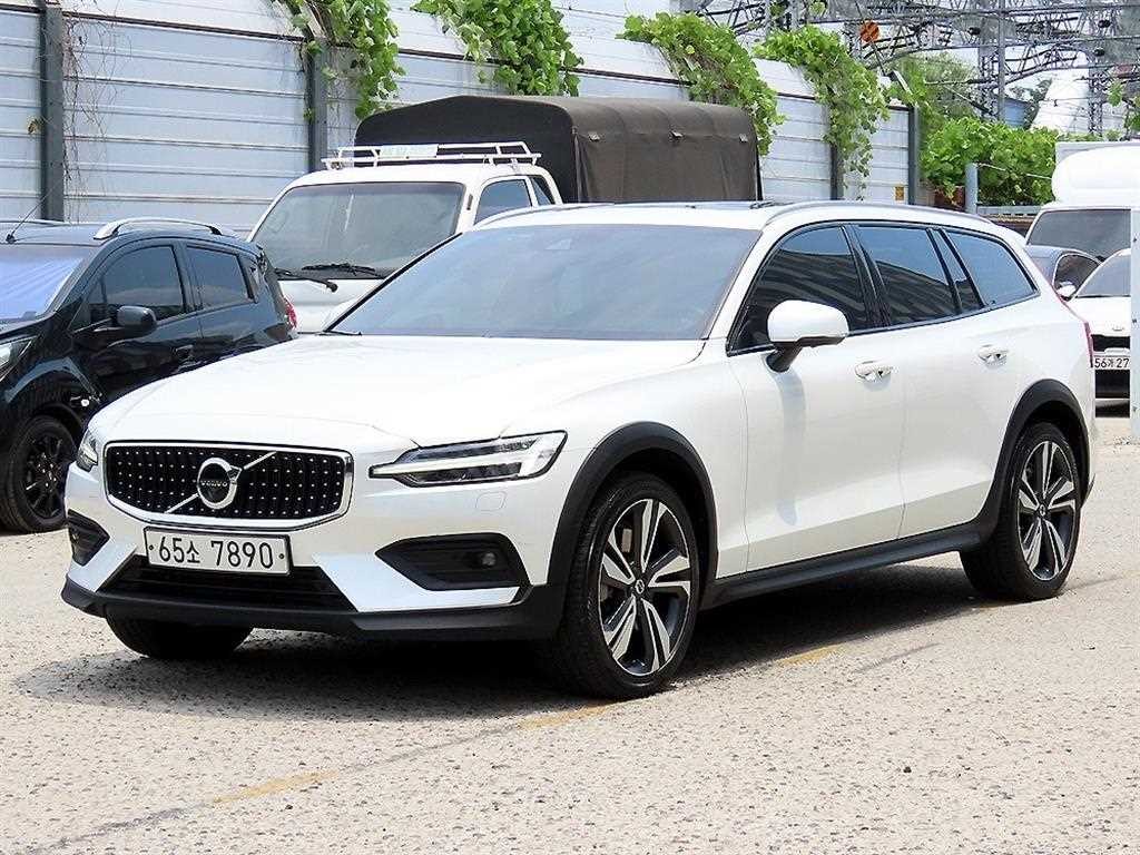 볼보 V60 V60 크로스 컨트리 2세대 2.0 T5 프로 AWD 이미지 2