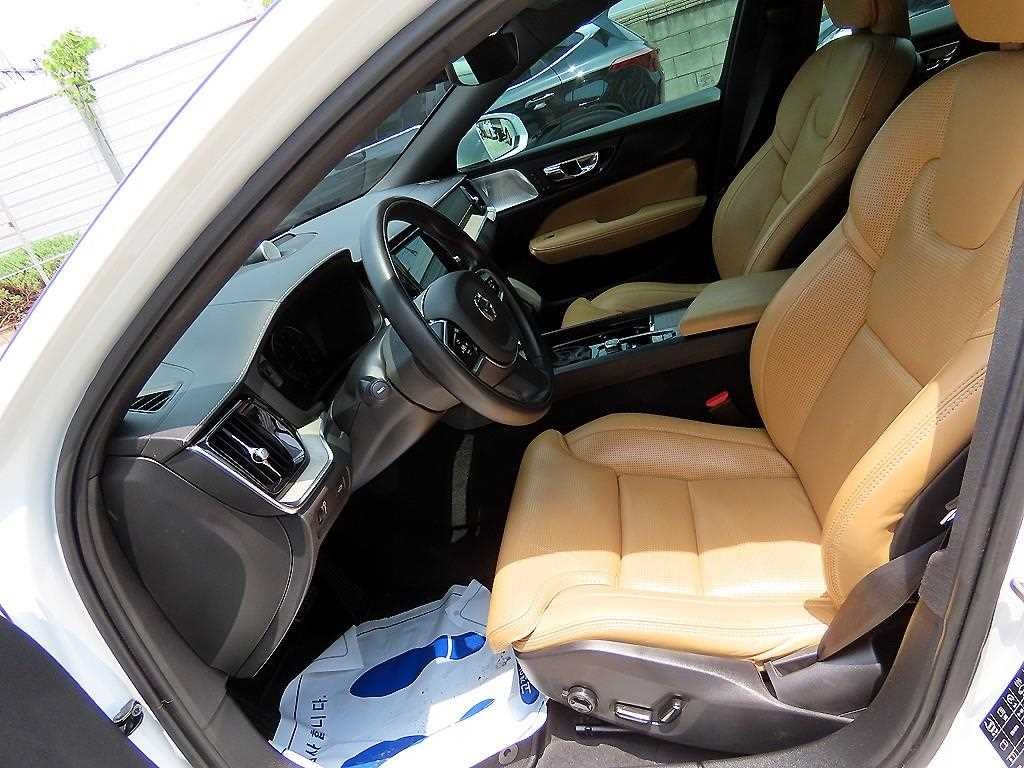 볼보 V60 V60 크로스 컨트리 2세대 2.0 T5 프로 AWD 이미지 5