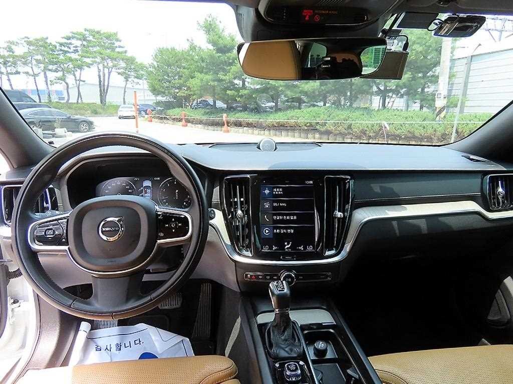 볼보 V60 V60 크로스 컨트리 2세대 2.0 T5 프로 AWD 이미지 7