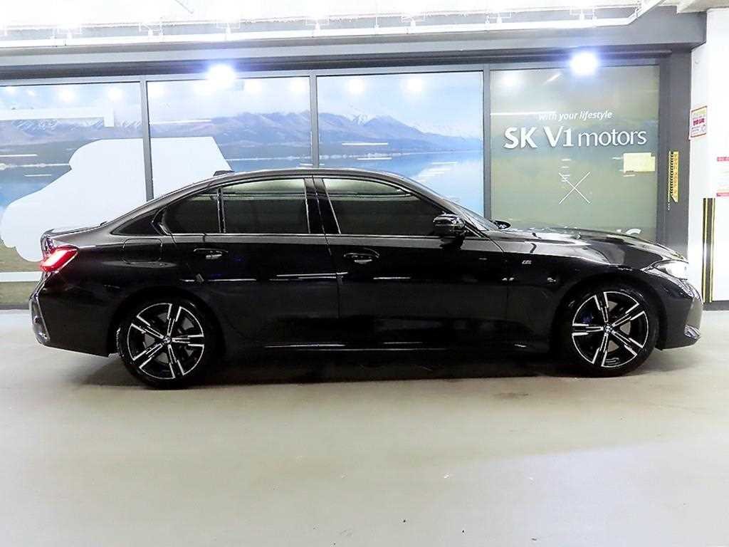 BMW 3시리즈 3시리즈 (G20) 320i M 스포츠 이미지 3