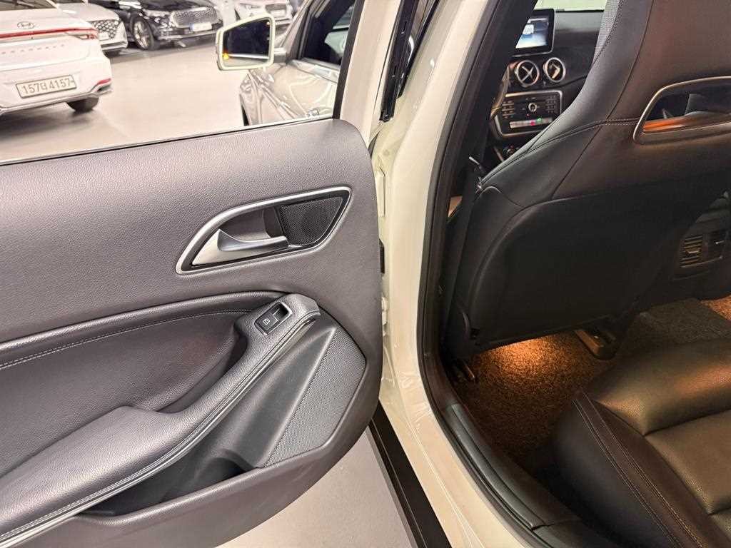 벤츠 GLA 클래스 GLA클래스 X156 GLA220 프리미엄 이미지 18