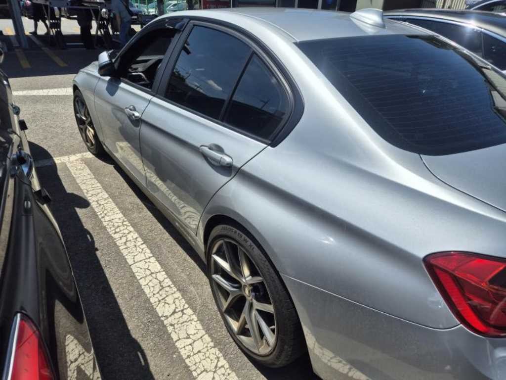 BMW 3시리즈 3시리즈 (F30) 320d ED에디션 이미지 3