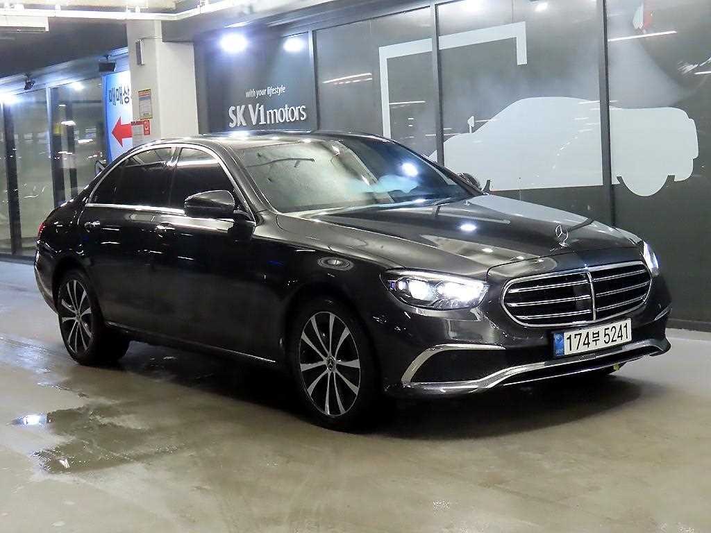 벤츠 E 클래스 E-클래스 W213 E300e 4MATIC 익스클루시브 이미지 1