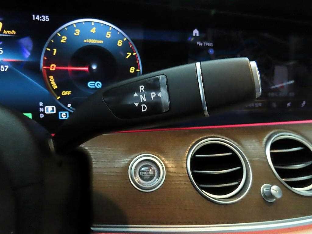 벤츠 E 클래스 E-클래스 W213 E300e 4MATIC 익스클루시브 이미지 12