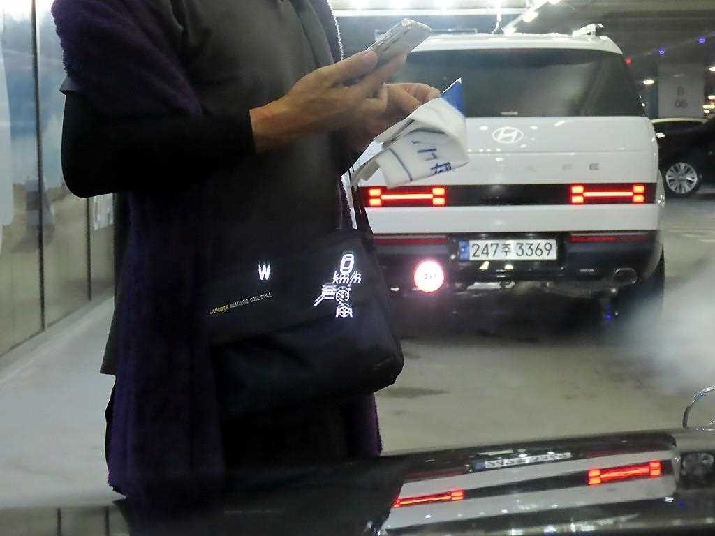 벤츠 E 클래스 E-클래스 W213 E300e 4MATIC 익스클루시브 이미지 13