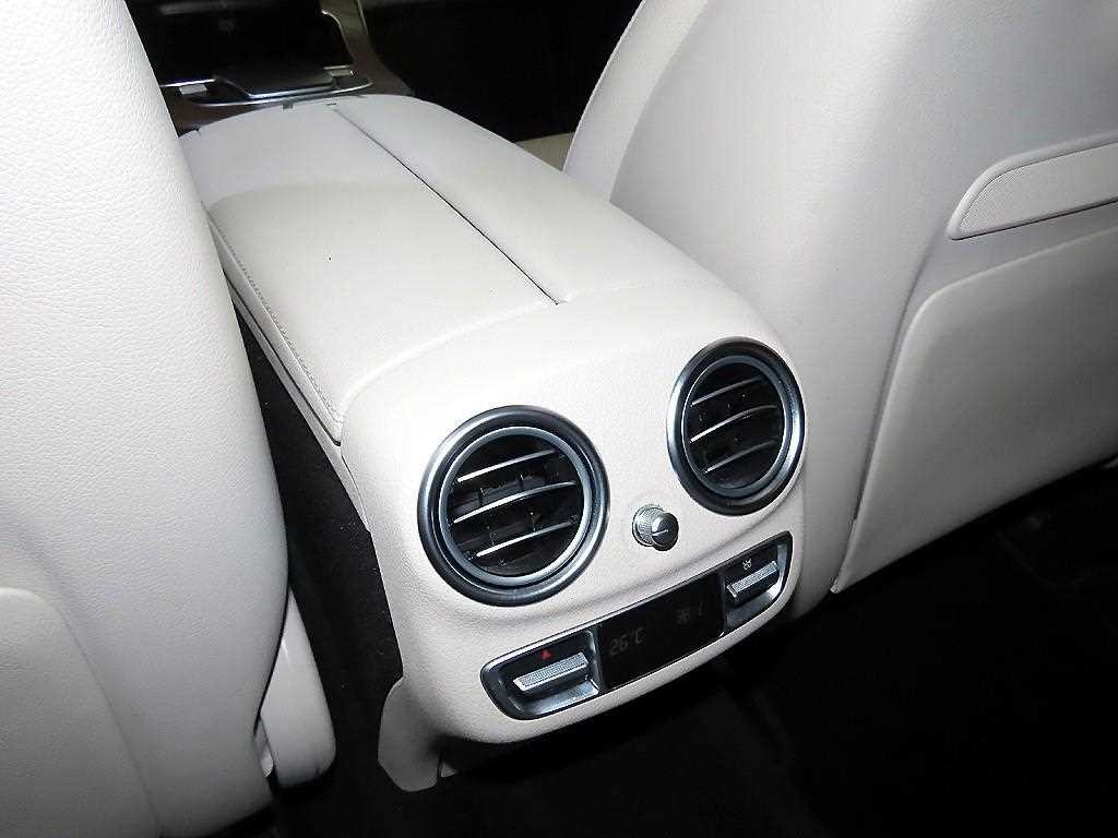 벤츠 E 클래스 E-클래스 W213 E300e 4MATIC 익스클루시브 이미지 15