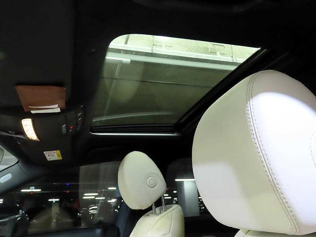 벤츠 E 클래스 E-클래스 W213 E300e 4MATIC 익스클루시브 이미지 16