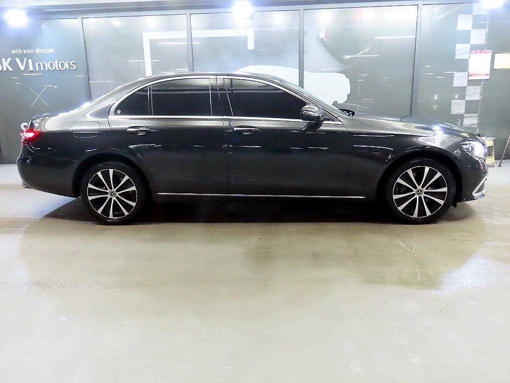 벤츠 E 클래스 E-클래스 W213 E300e 4MATIC 익스클루시브 이미지 3