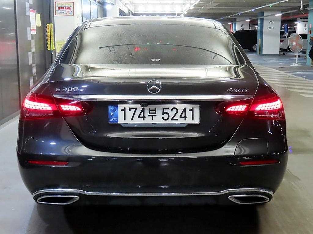 벤츠 E 클래스 E-클래스 W213 E300e 4MATIC 익스클루시브 이미지 5